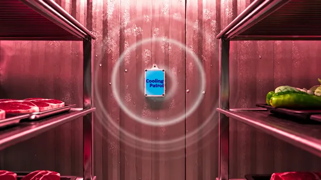 Sensor Cooling Patrol emitiendo una alarma en una cámara frigorífica